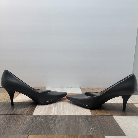 Women's 5.5M Grey Pointed Toe Mid Heels - Picture 3 of 6